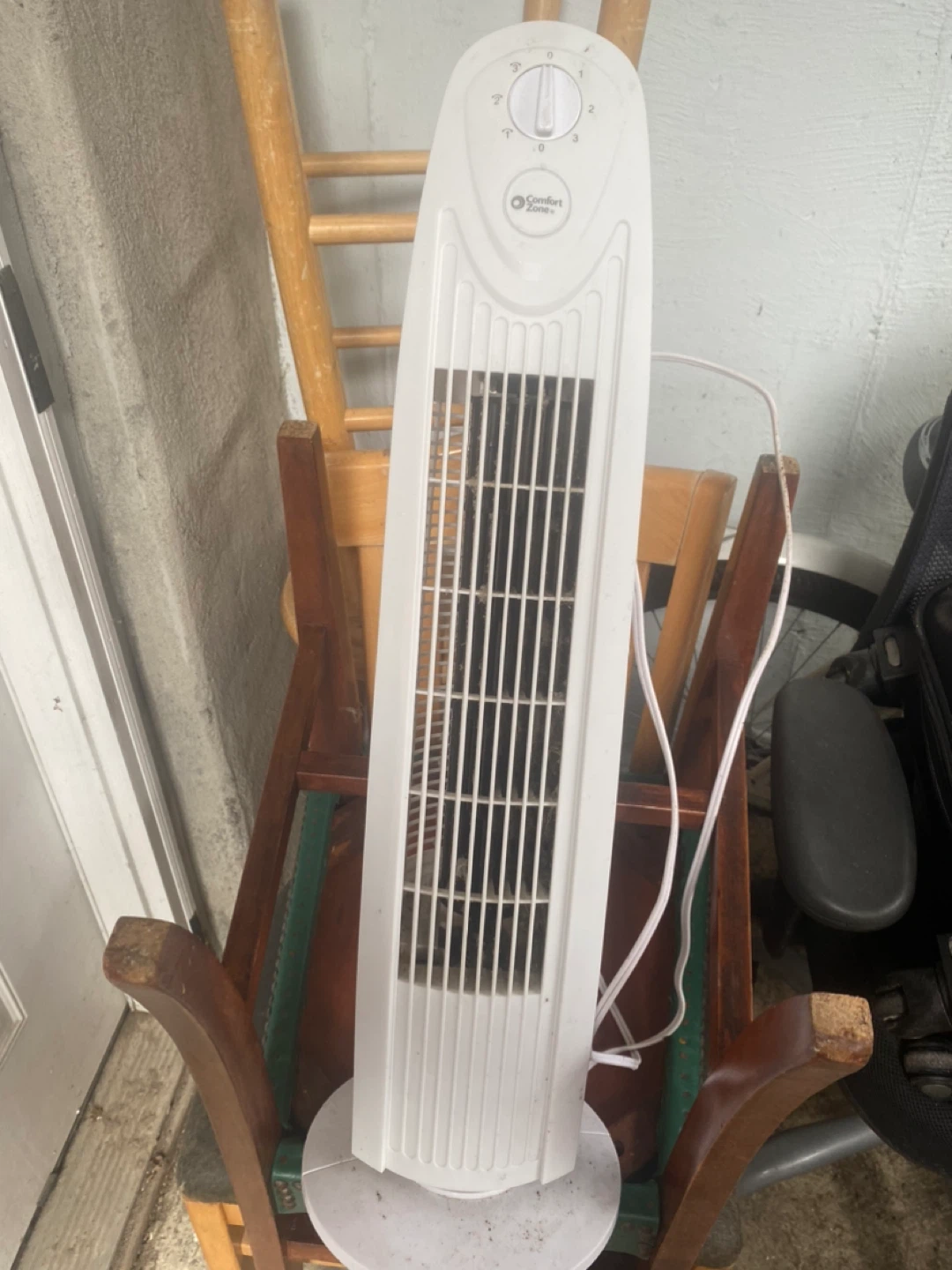 Comfort Zone White Oscillating Tower Fan