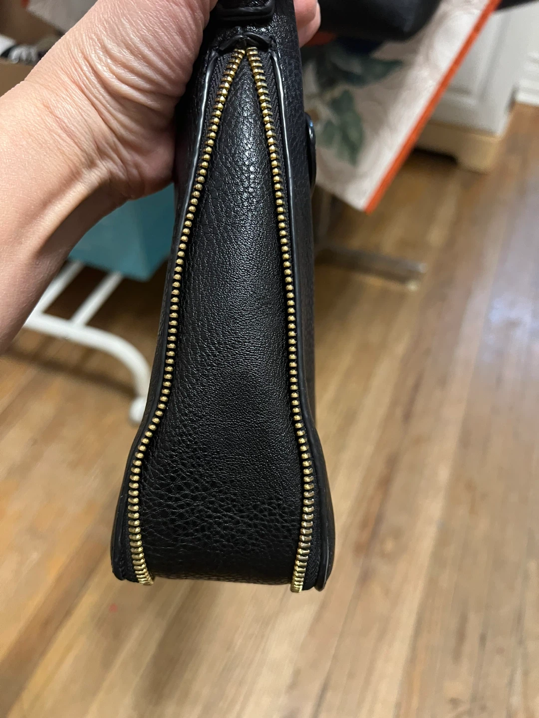 Black Aldo crossbody purse with gold hardware - photo 5