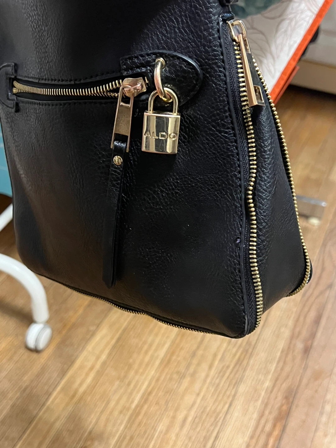 Black Aldo crossbody purse with gold hardware - photo 4