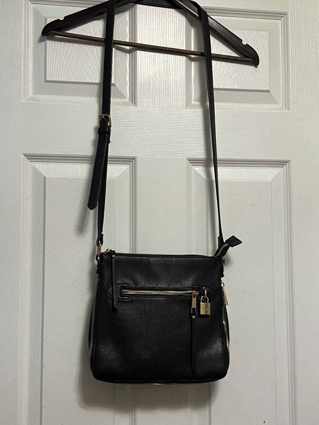 Black Aldo crossbody purse with gold hardware - photo 2