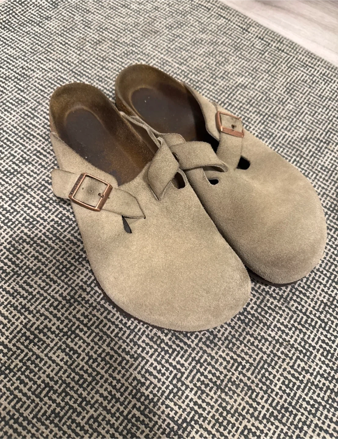 Birkenstock Suede Clogs - Tan