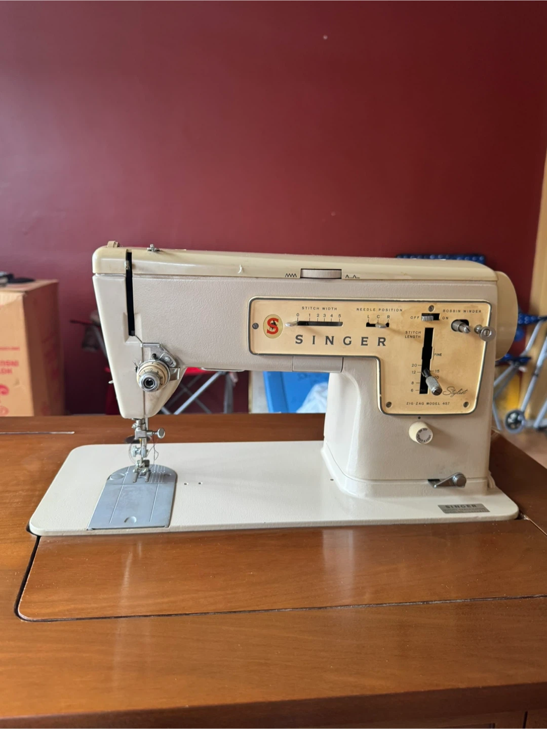 Vintage Singer Sewing Machine - Zig Zag model 457 - photo 3