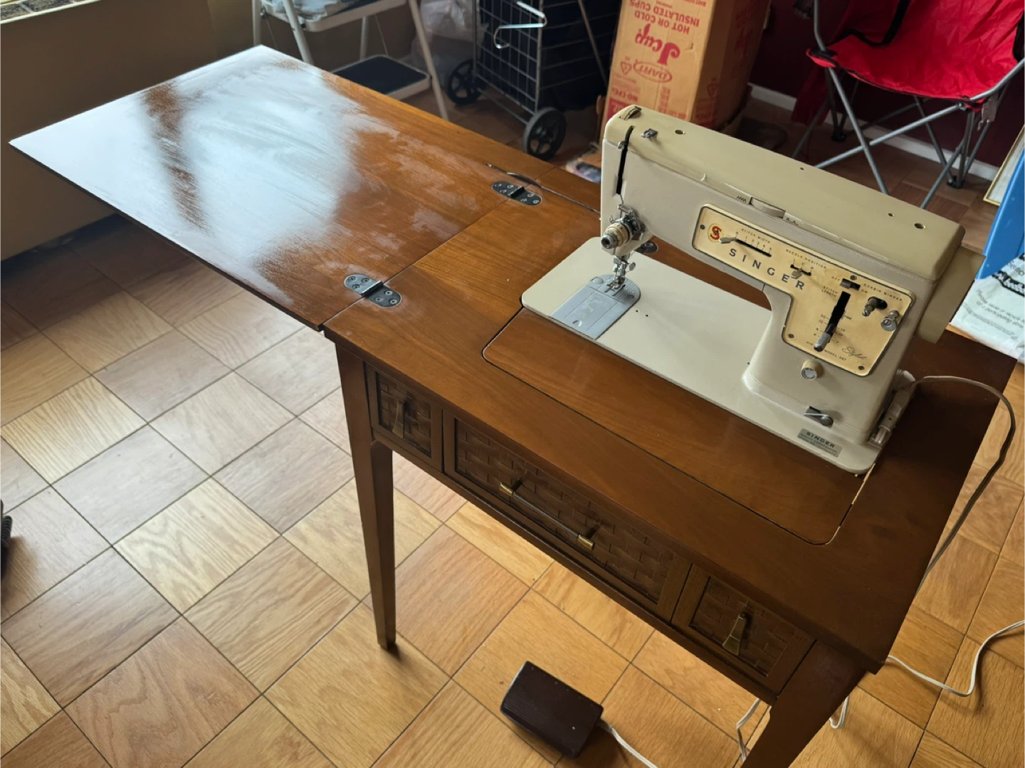 Vintage Singer Sewing Machine - Zig Zag model 457