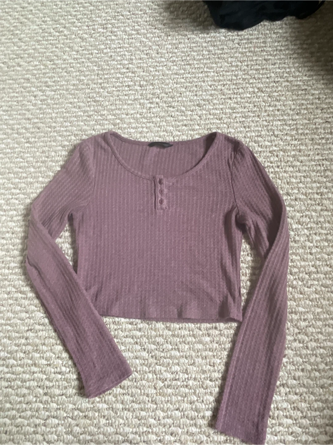 Purple long-sleeve ribbed crop top with buttons