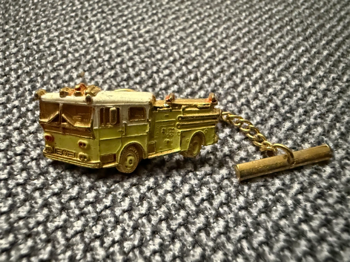 Vintage Fire Truck Tie Tac Pin - photo 2