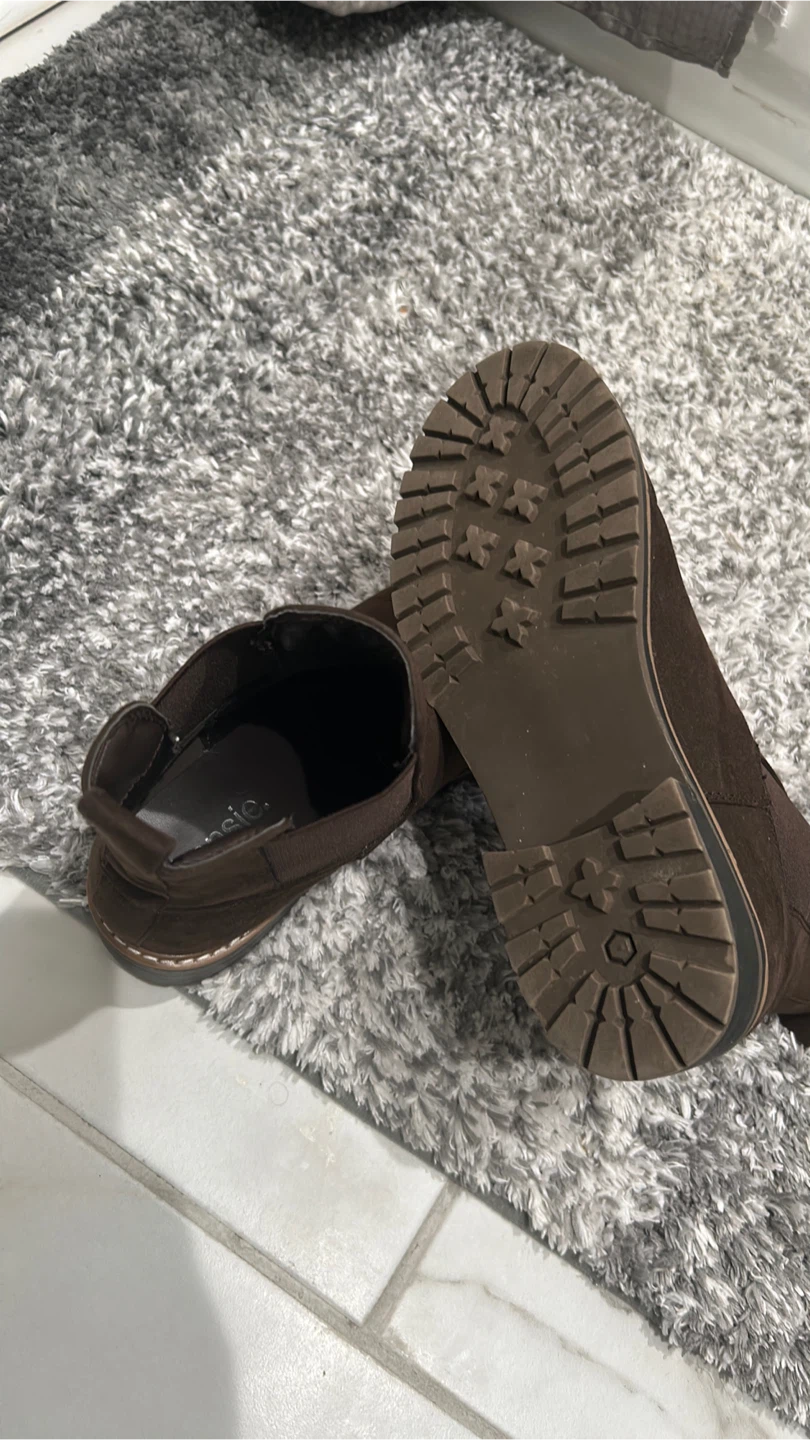 Kensie Brown Suede Chelsea Boots - photo 3