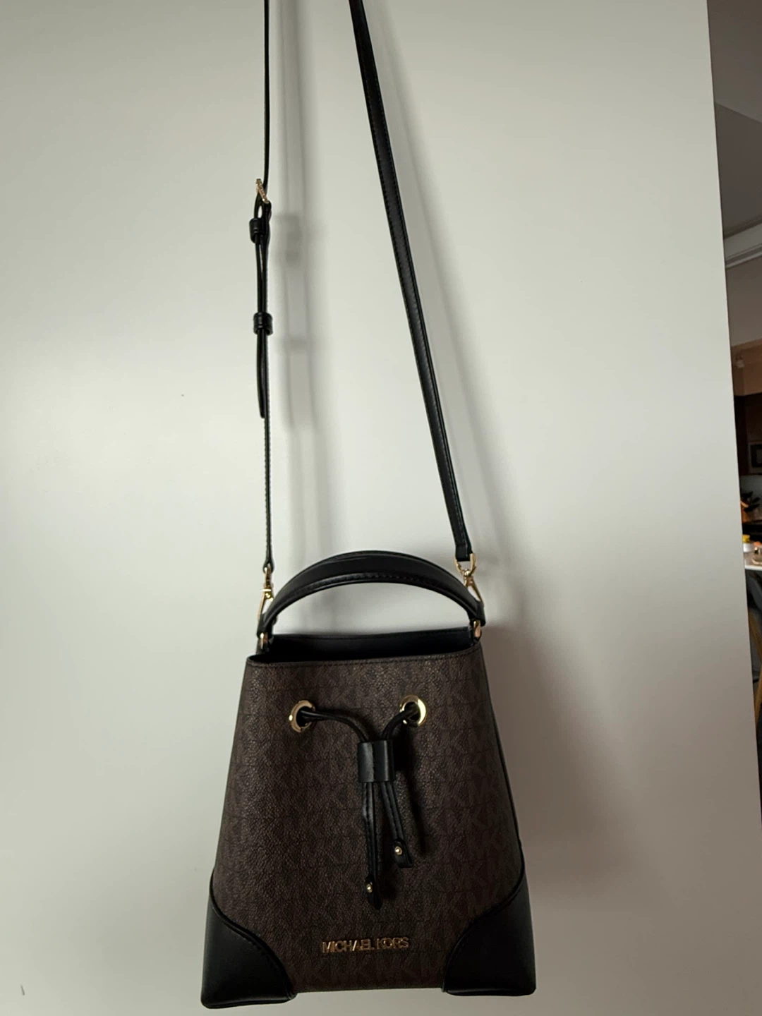 Michael Kors Bucket Bag - Brown Signature Print - photo 4