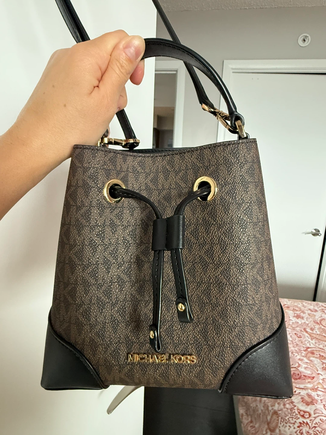 Michael Kors Bucket Bag - Brown Signature Print