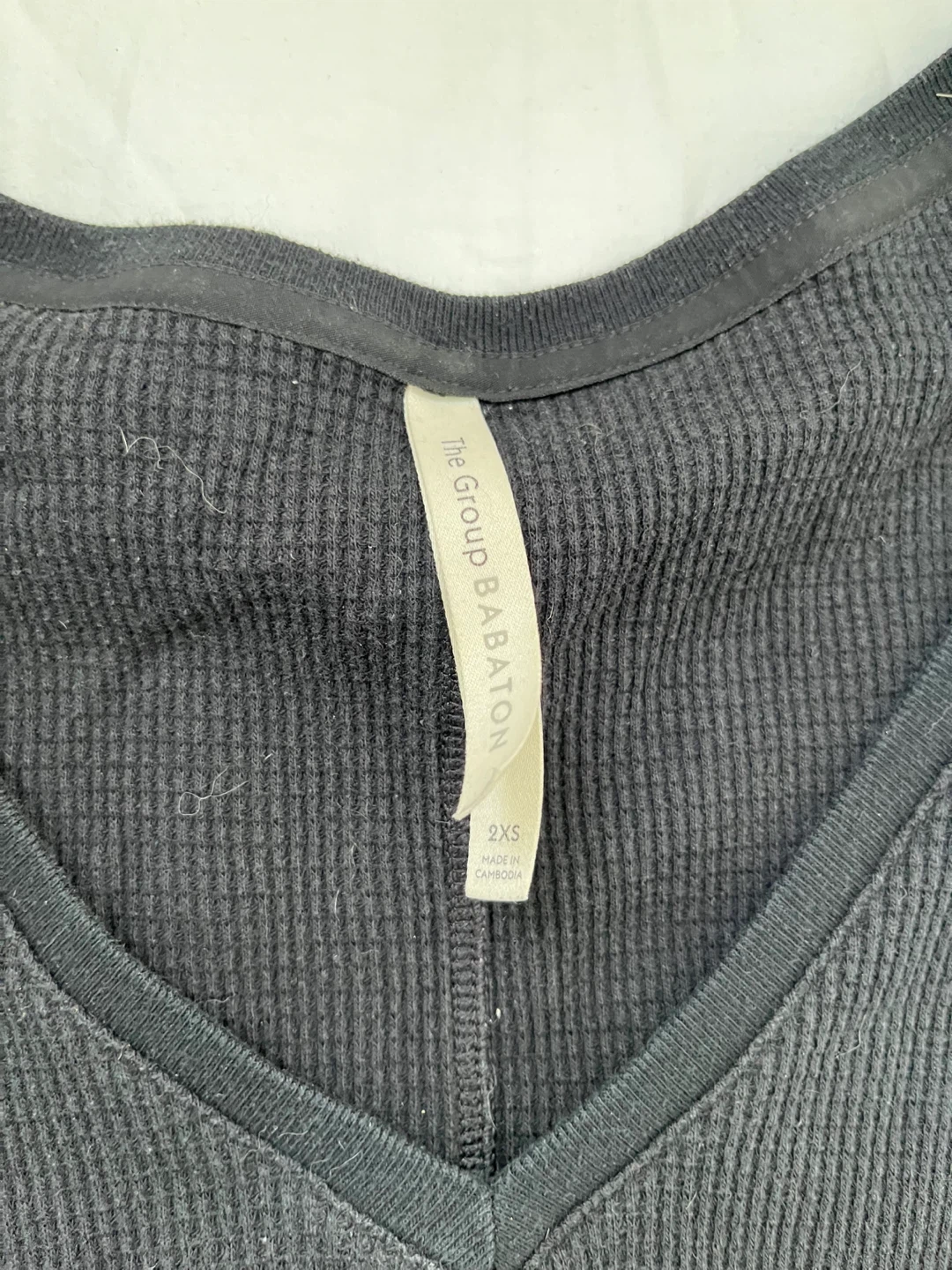 Aritzia Babaton V-Neck T-Shirt - photo 2