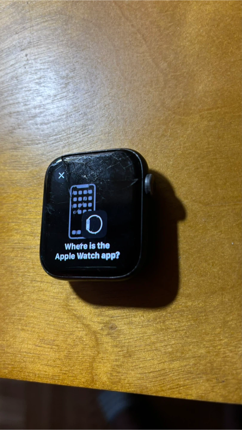 Apple Watch Series 4 (Cracked Screen) - photo 5