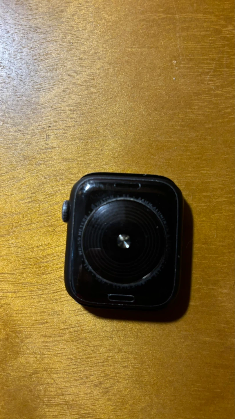 Apple Watch Series 4 (Cracked Screen) - photo 3