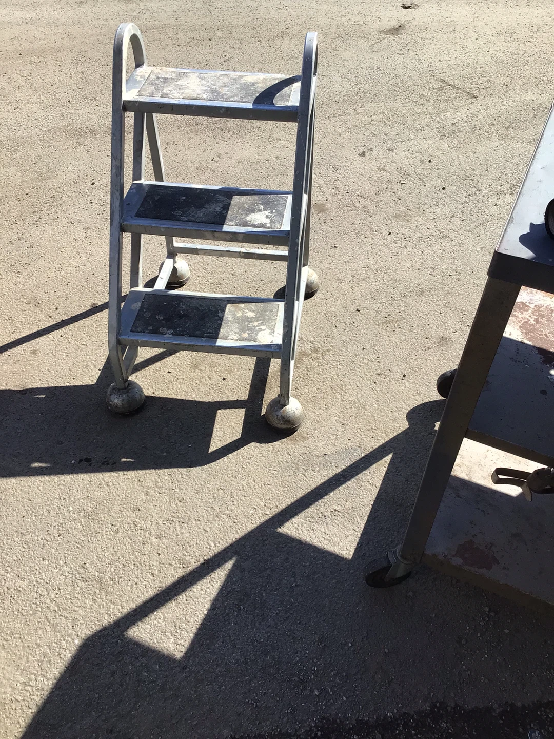 Aluminum step ladder