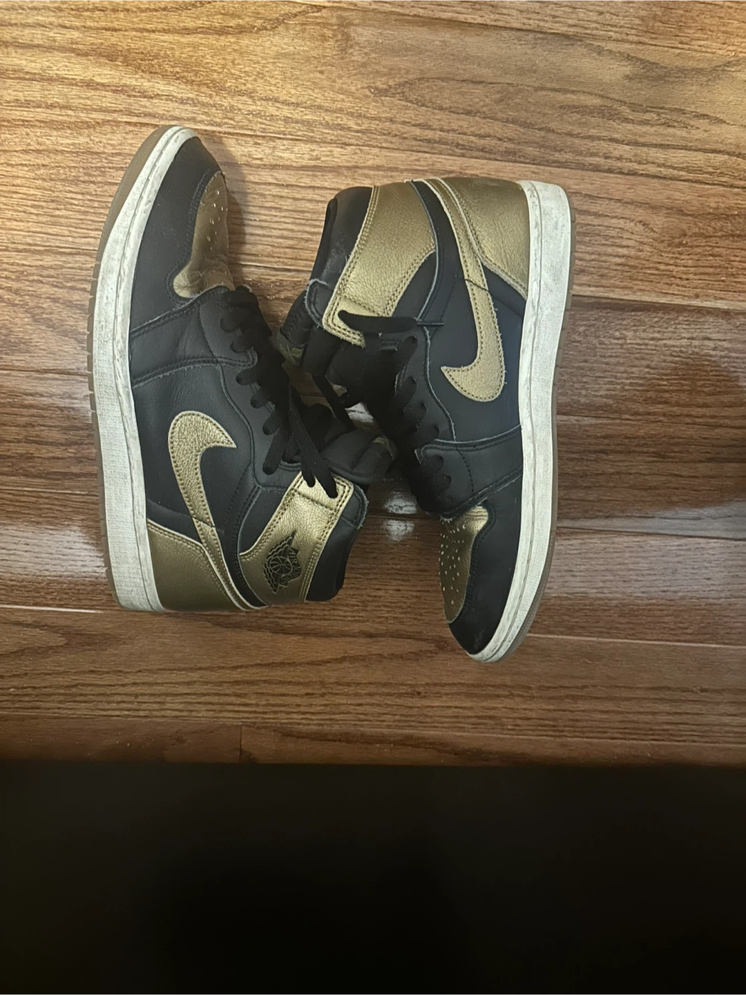 Nike Air Jordan 1 Retro High OG Shoes - Black/Metallic Gold