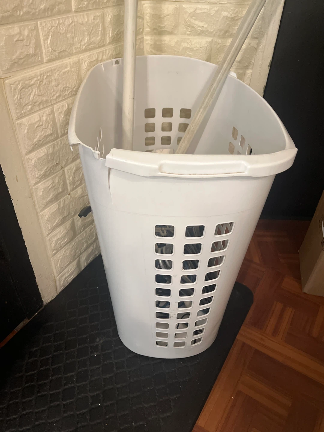 White Laundry Basket with Hangers - photo 2