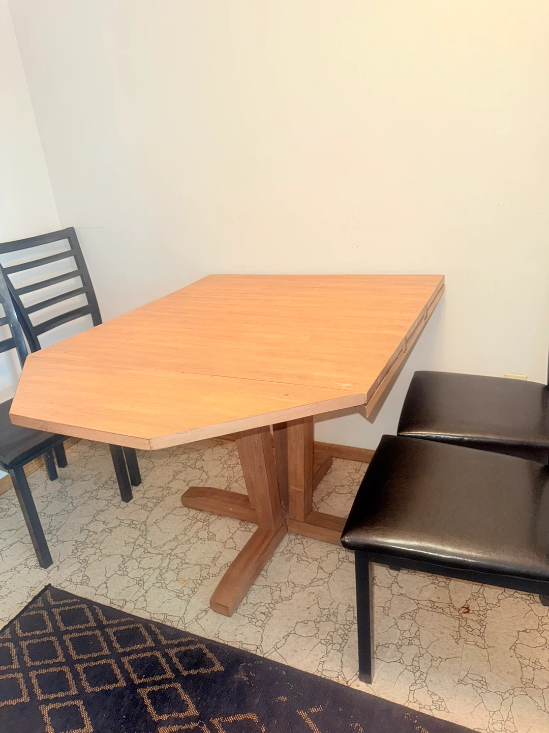 Expandable Dining Table with 4 chairs