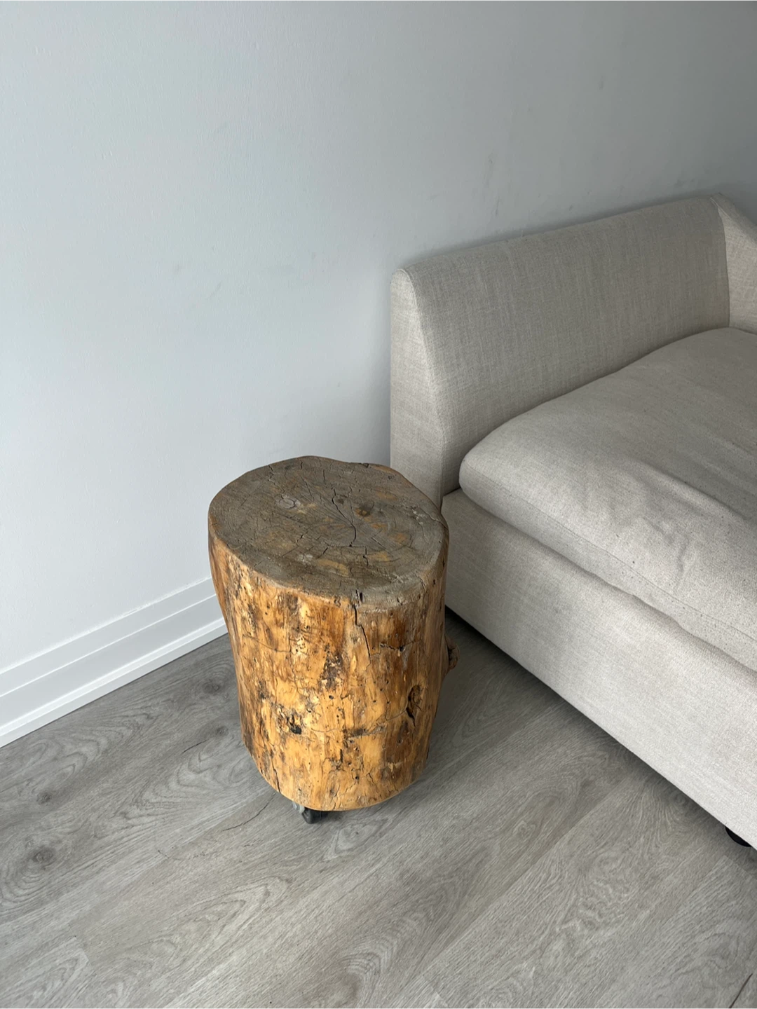 Tree Stump Side Table with Wheels - photo 3