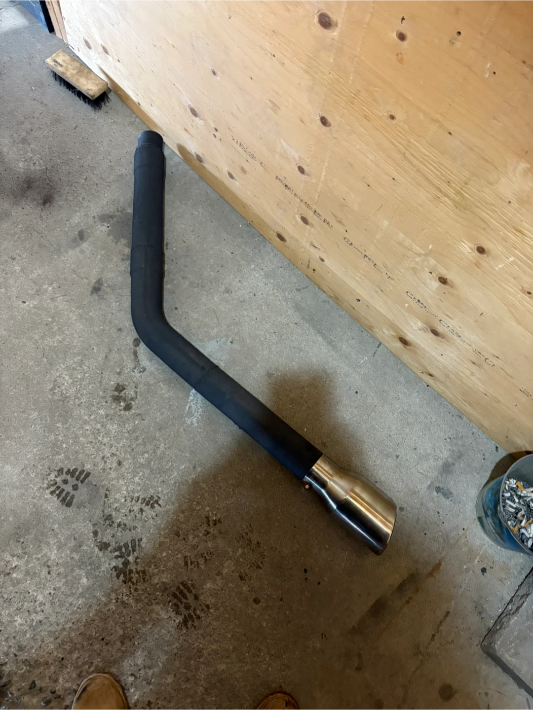 Side exit exhaust