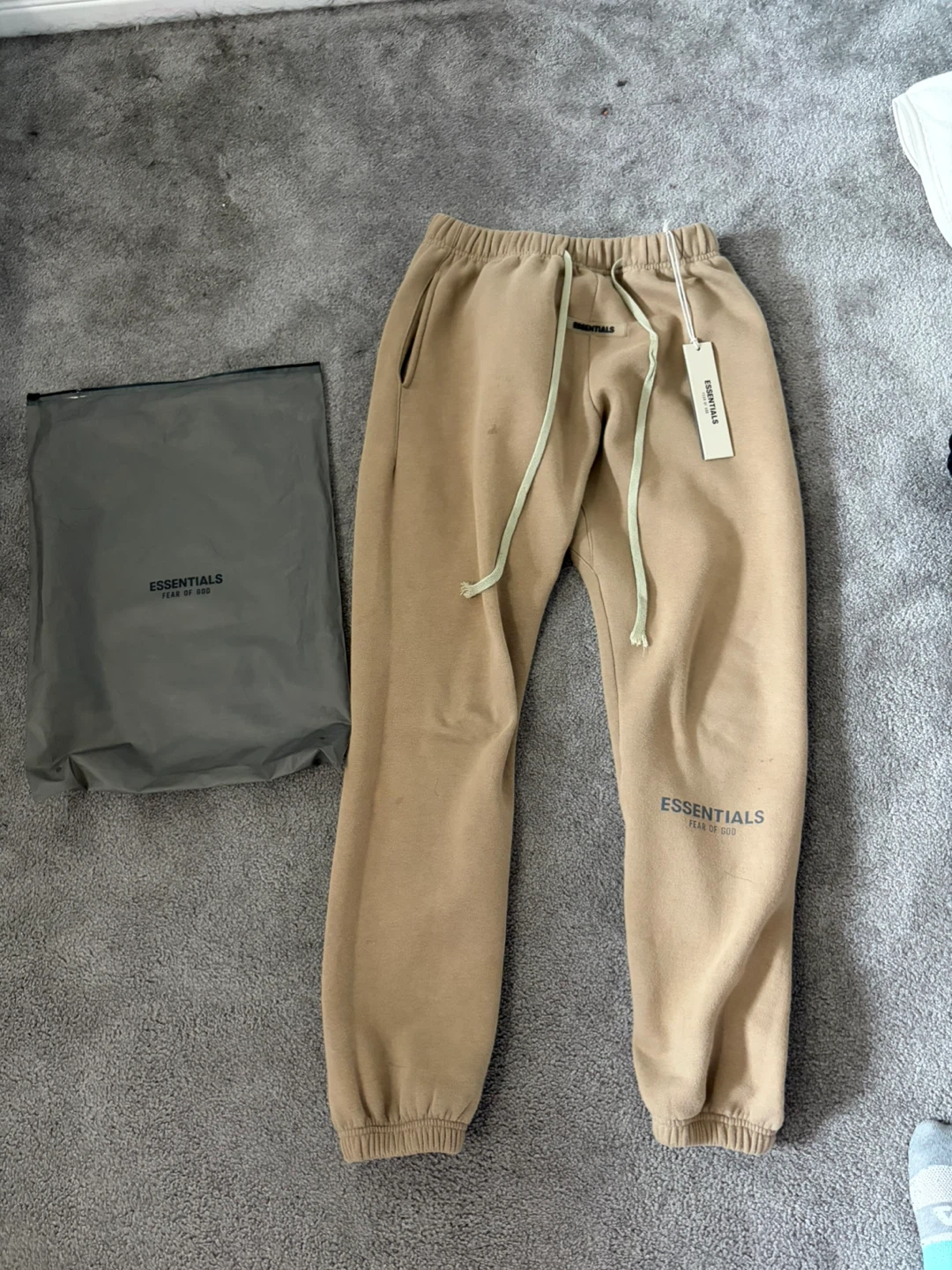 ESSENTIALS Fear of God Sweatpants - Tan