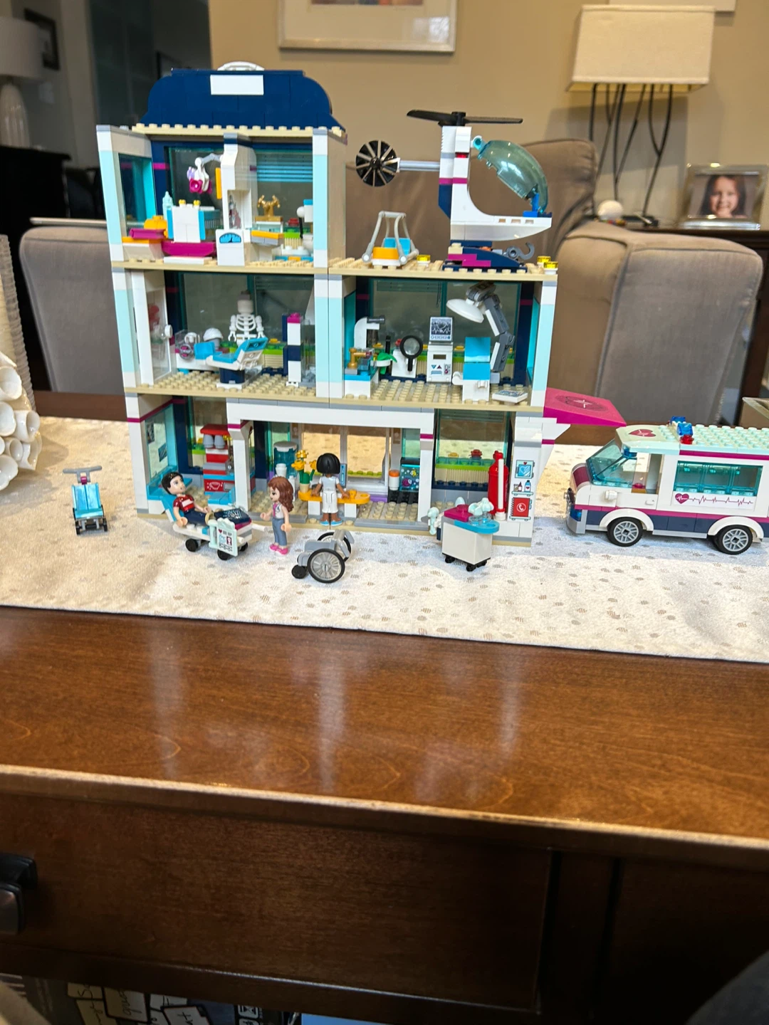 LEGO Friends Hospital Set 41318 - photo 4