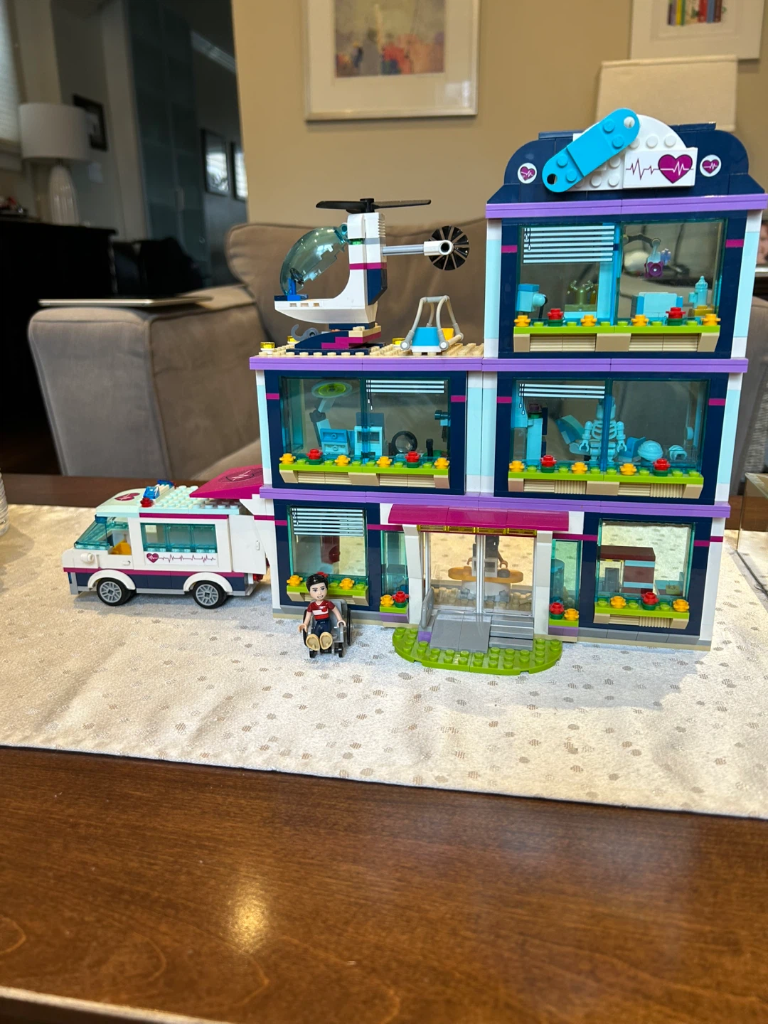 LEGO Friends Hospital Set 41318 - photo 2