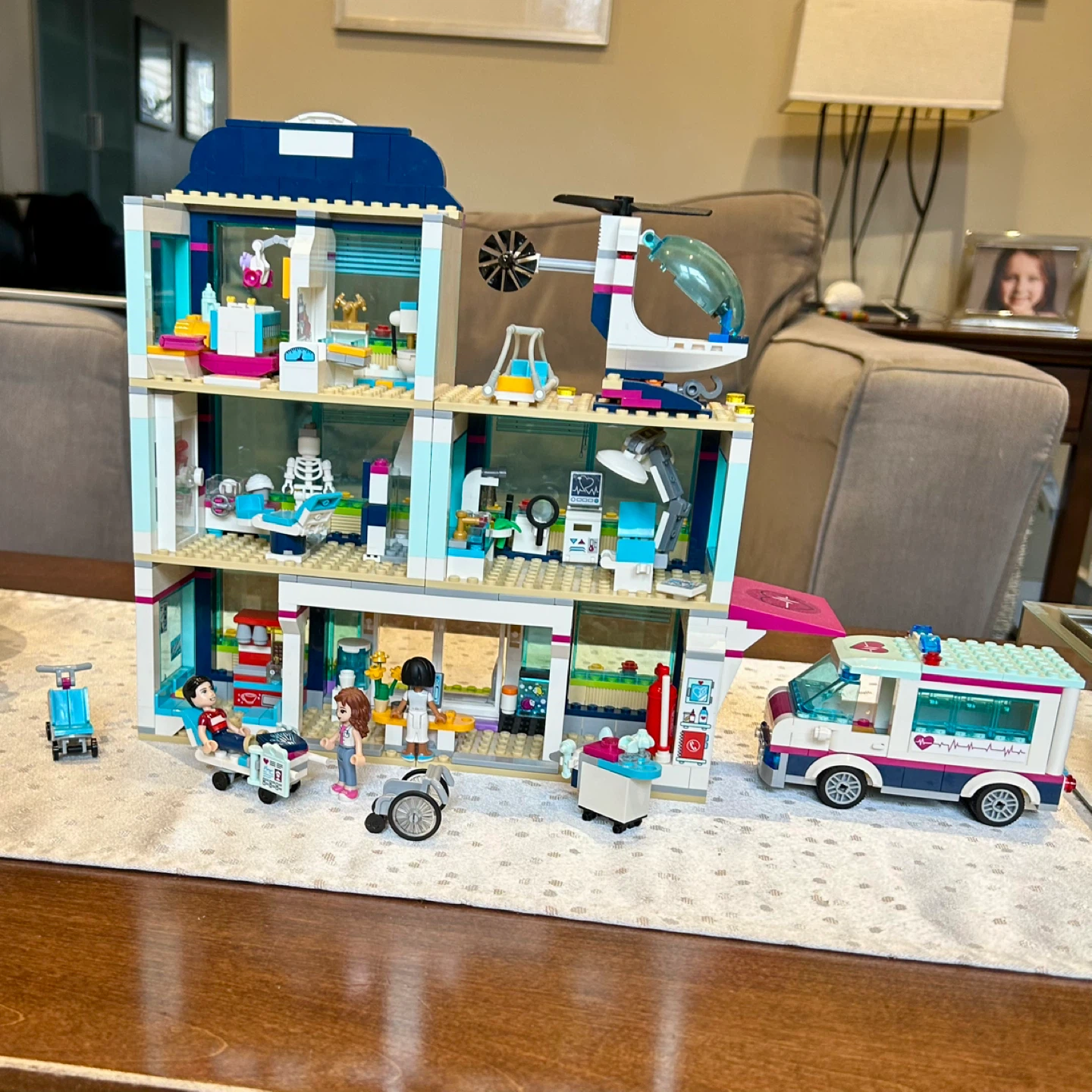 LEGO Friends Hospital Set 41318 - photo 5