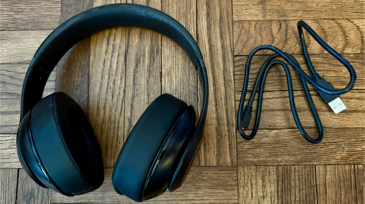 Beats Studio2 Wireless Headphones for sale - photo 3