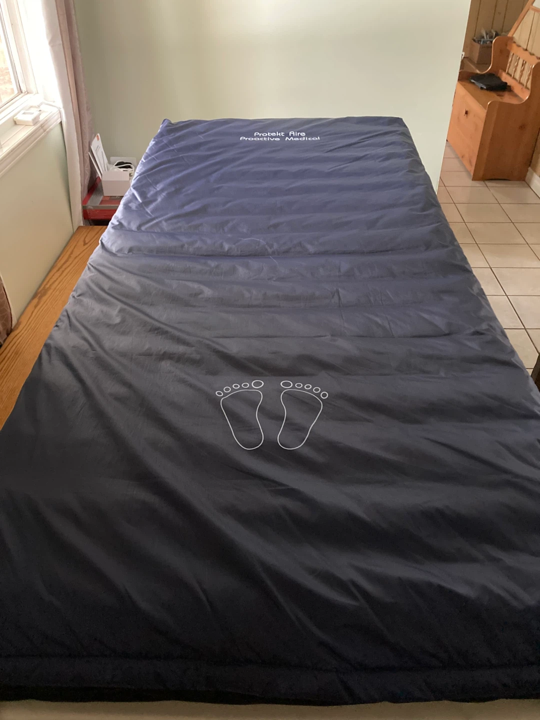 Free Delivery- Low air loss mattress + pump for Hospital Bed