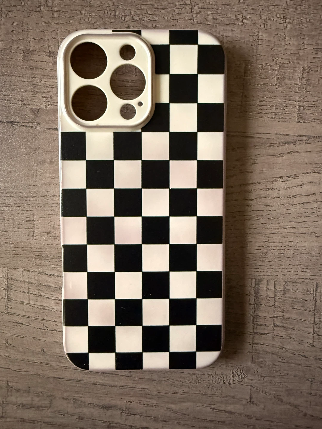 16 PRO MAX - Checkerboard Phone Case
