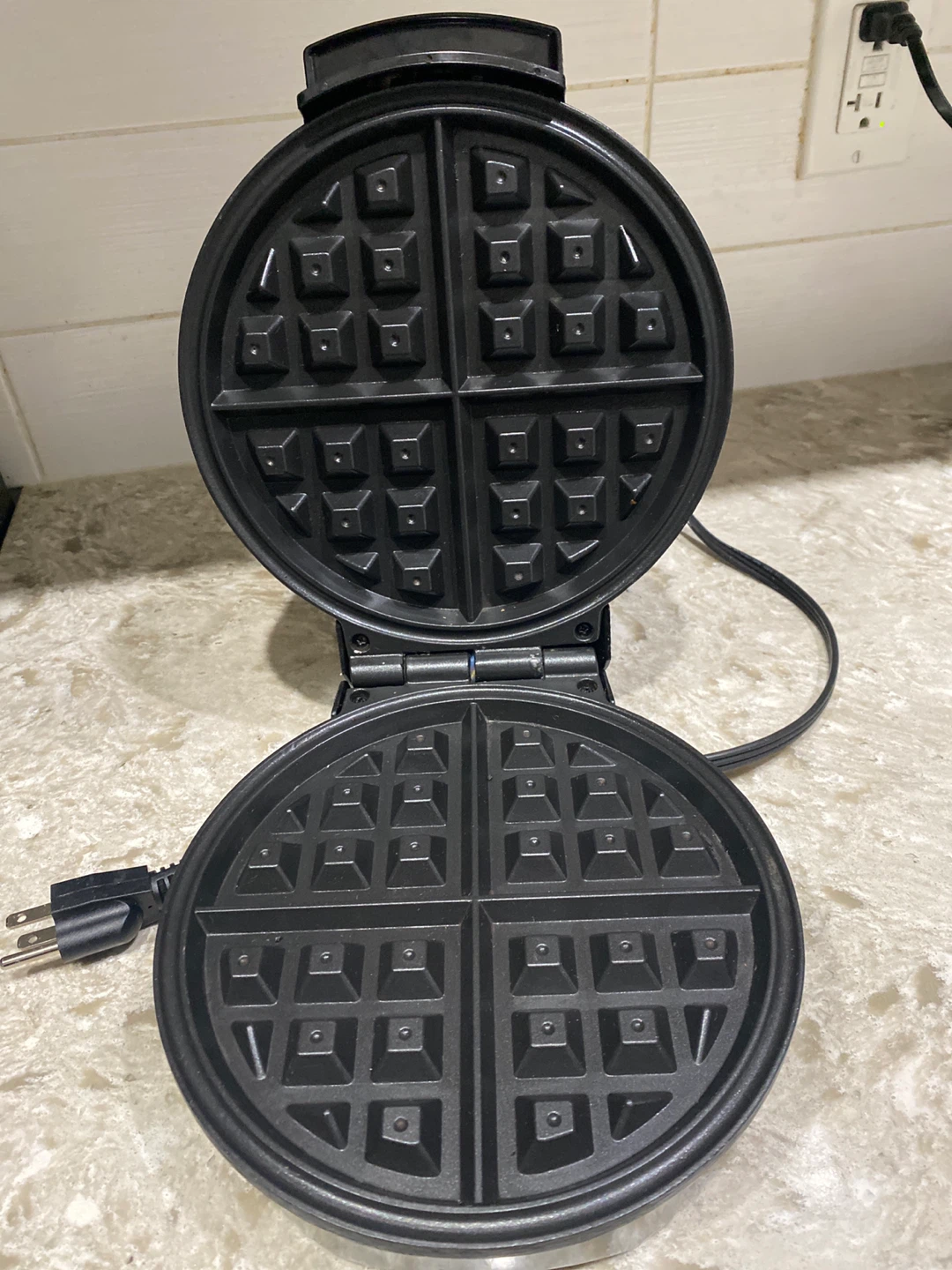 Oster Belgian Waffle Maker - photo 2