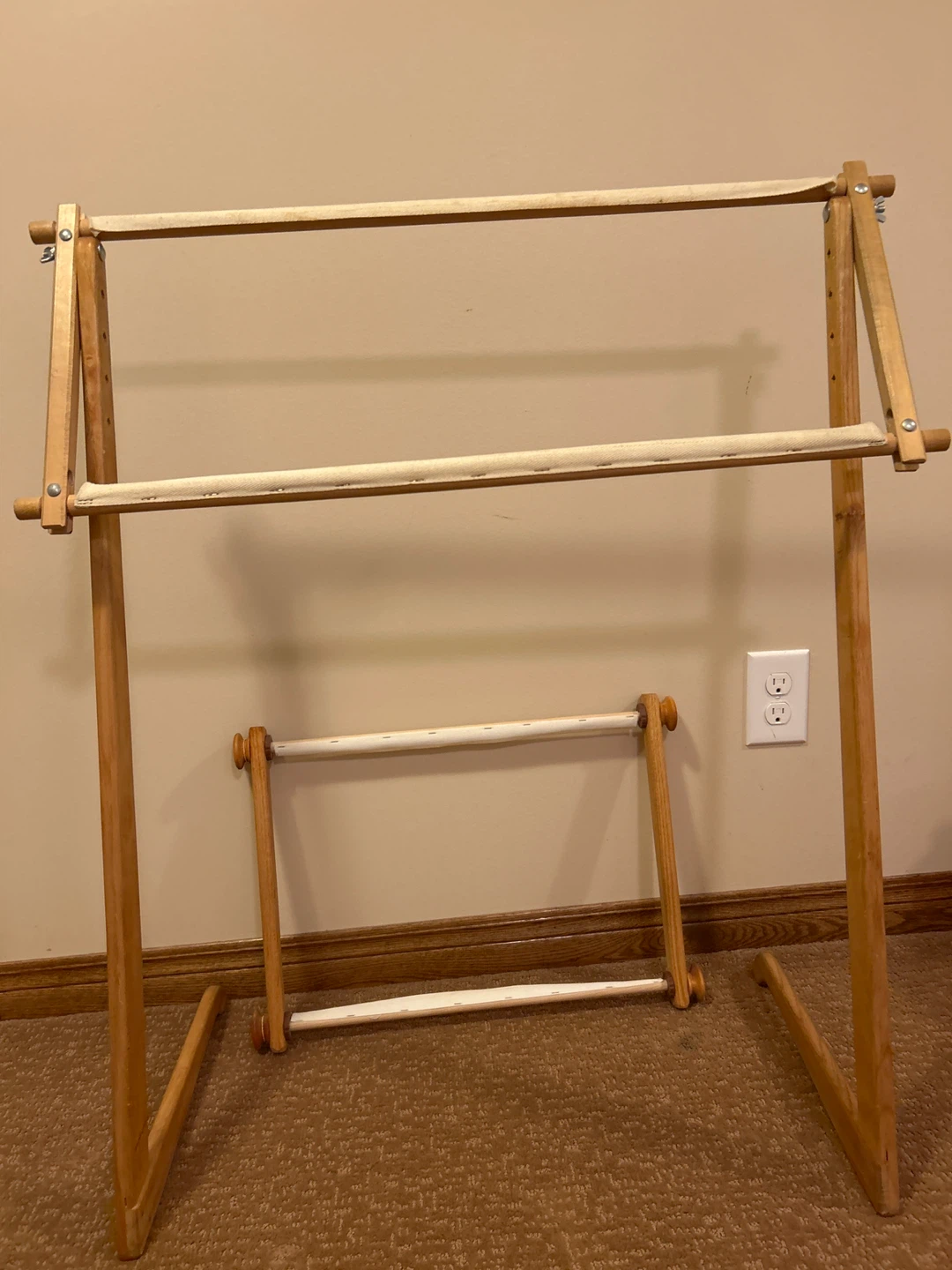 Wooden CrossStitch: Embroidery Hoop Stand with Smaller Hoop - photo 2