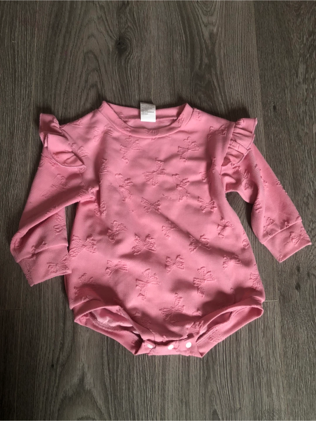 Pink baby romper with bow pattern, size 90