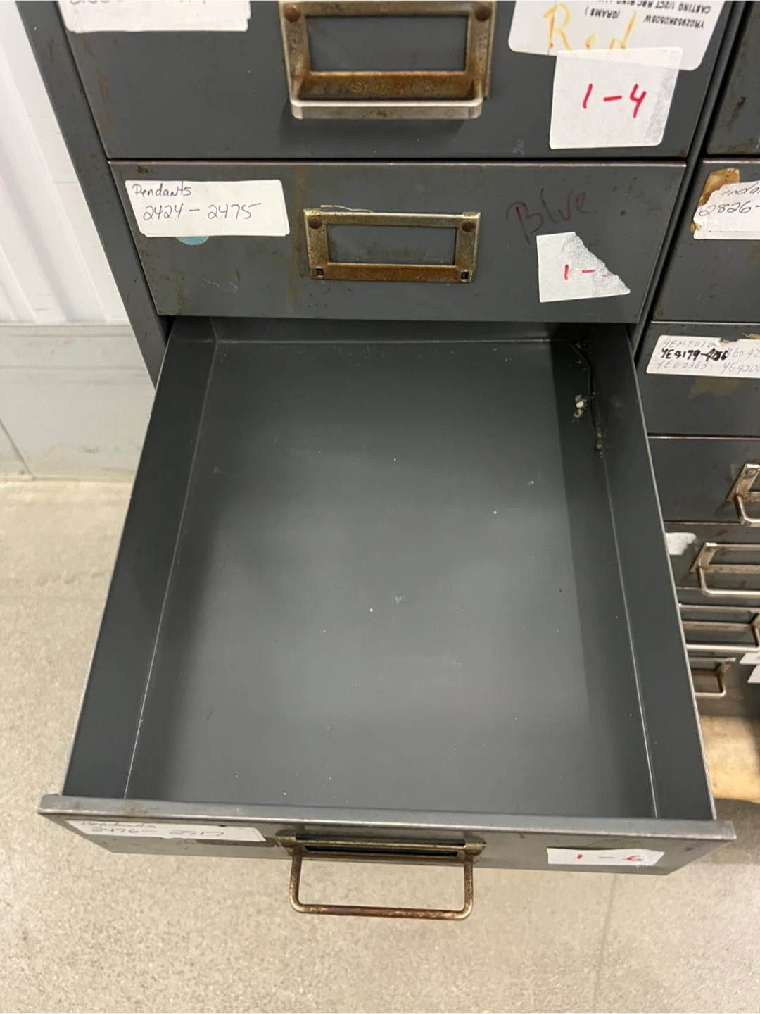 Steelmaster Grey Metal 20-Drawer Cabinet - photo 2