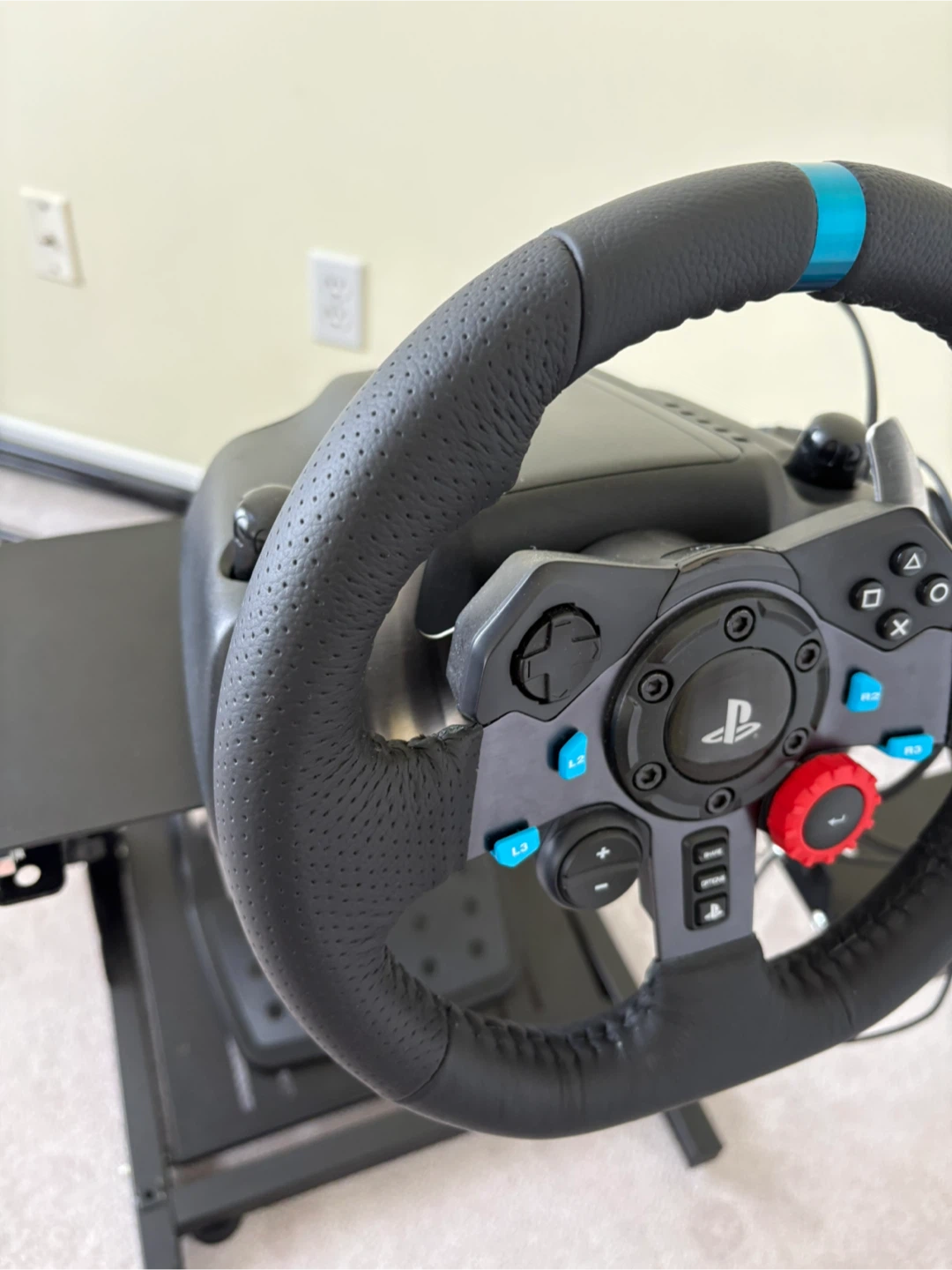 Logitech G29 Racing Wheel and Pedals with stand