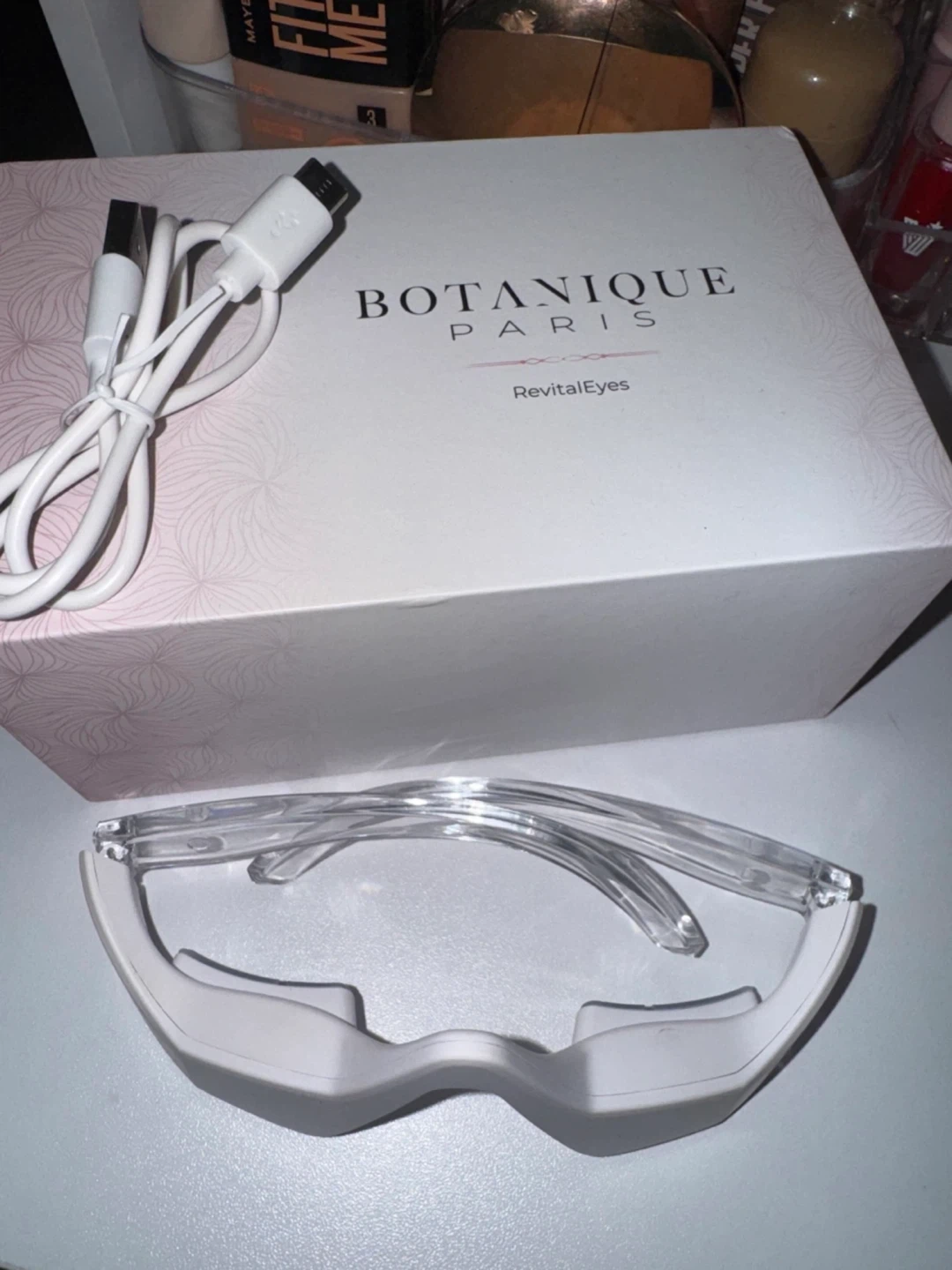 Botanique Paris RevitalEyes Device