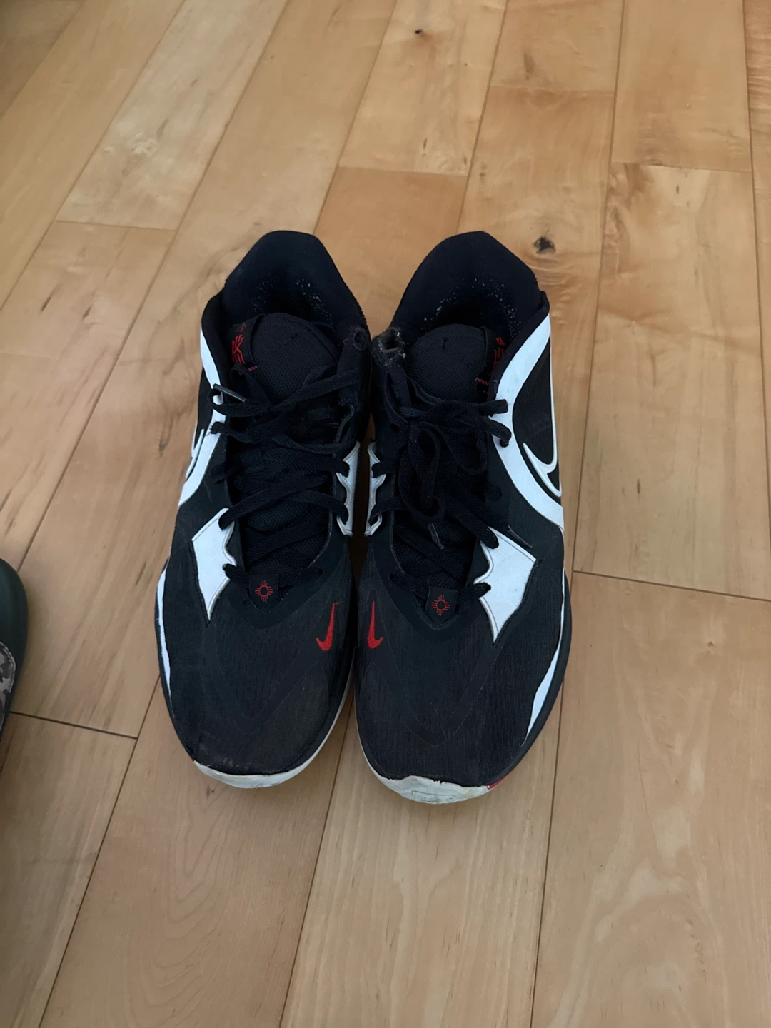 Nike Kyrie basketball Shoes - photo 2