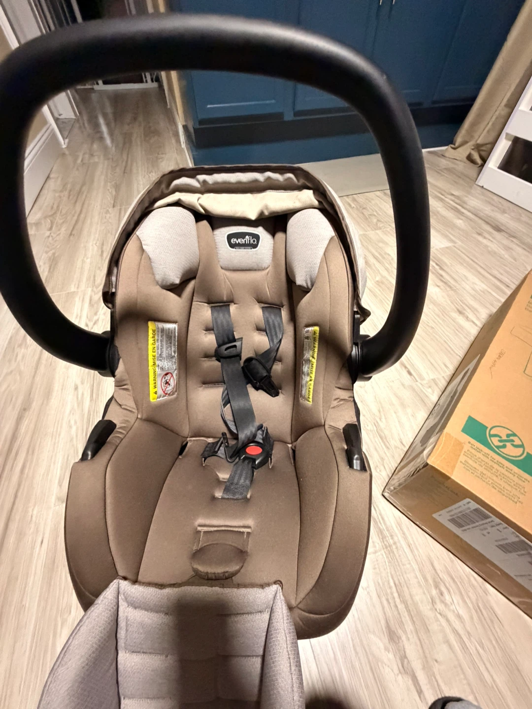 Evenflo Infant Car Seat and Stroller - photo 4
