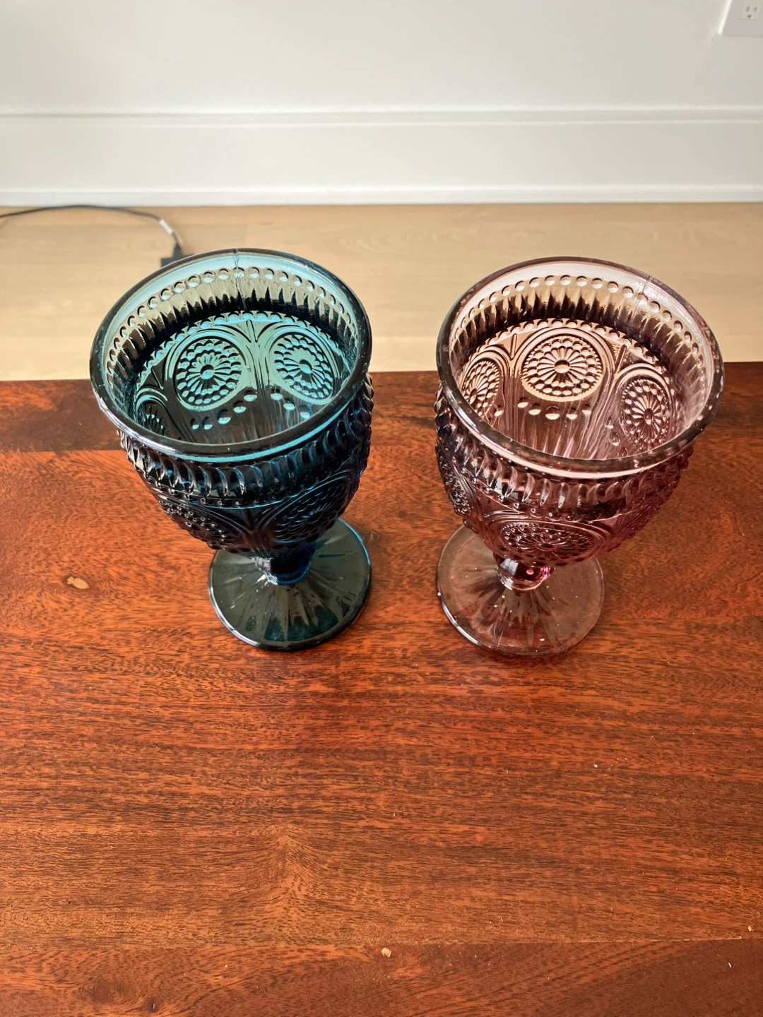 2 Coloured Vintage Glass Goblets - photo 2