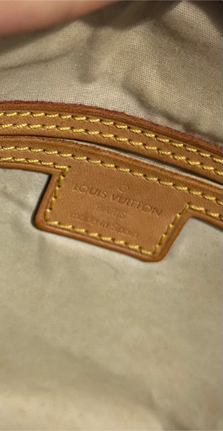 Authentic LOUIS VUITTON Canvas Round Shoulder Bag... See more - photo 2