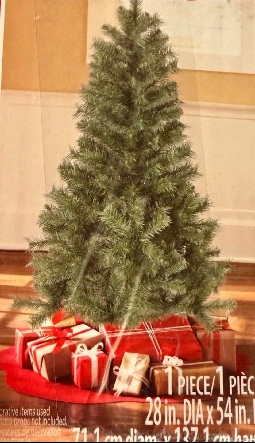 Christmas Tree - 4.5 ft. Tall
