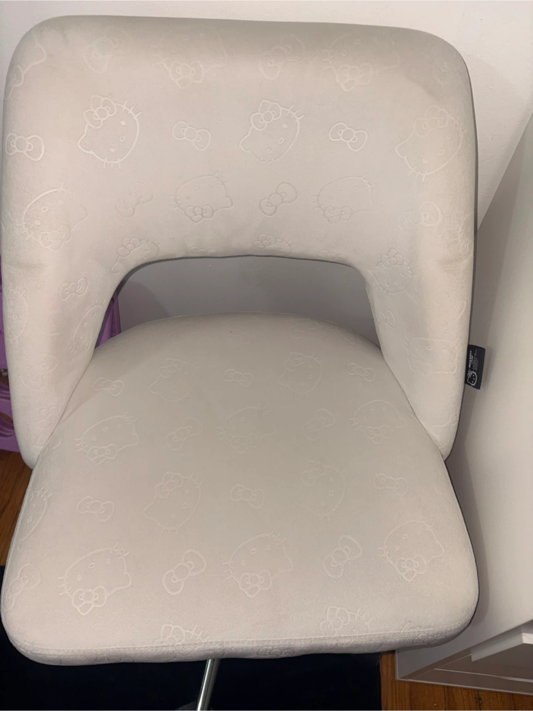 Hello Kitty White Embossed Chair