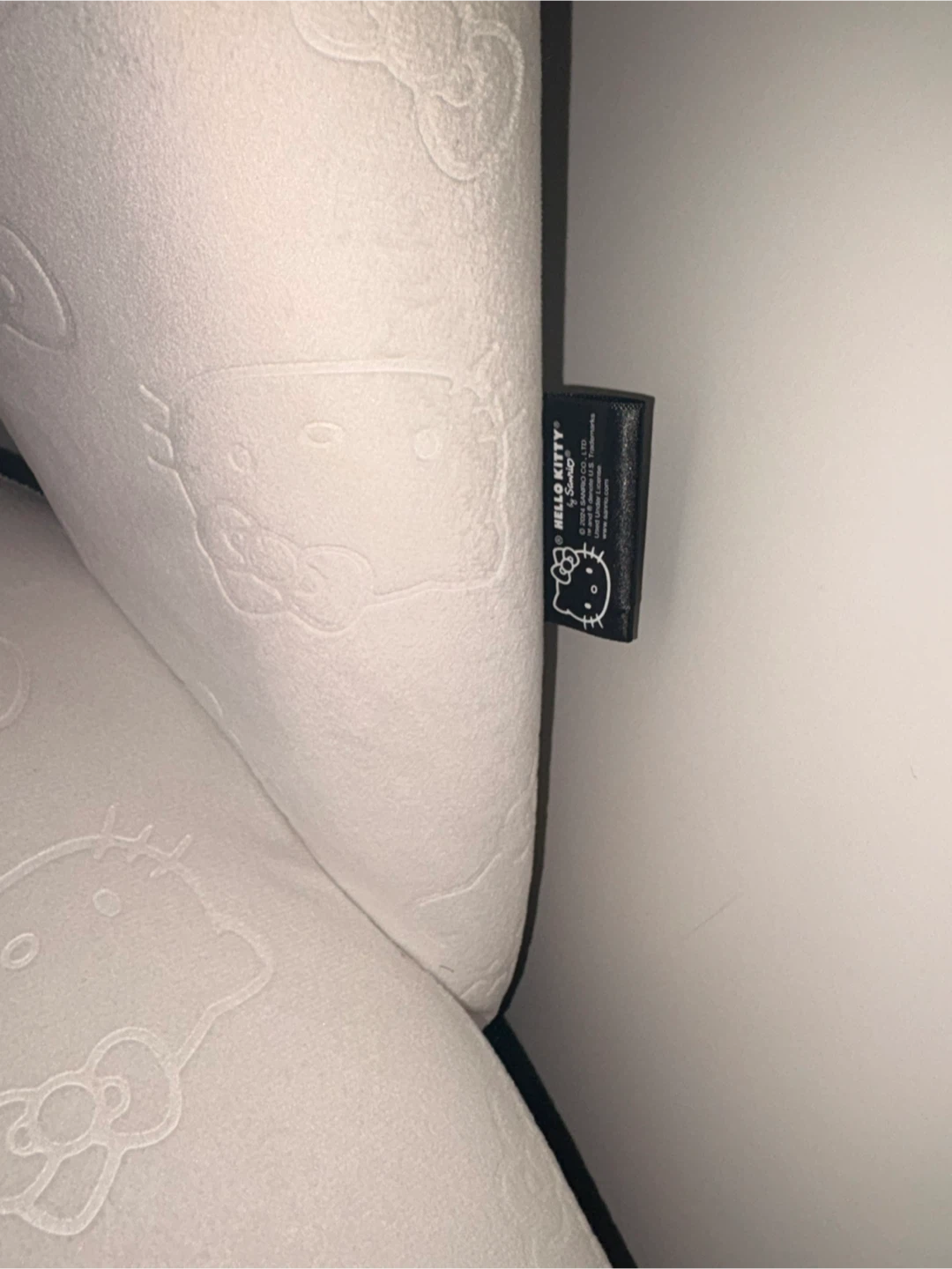Hello Kitty White Embossed Chair - photo 3