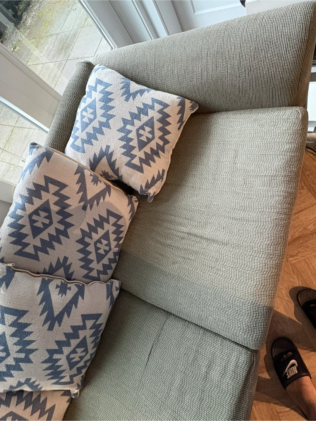 Couch - photo 3