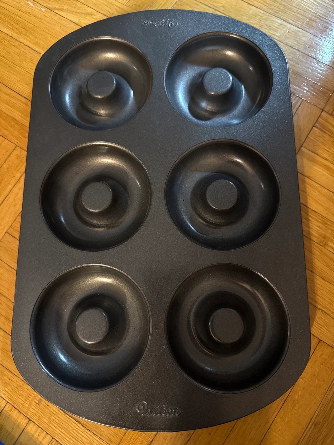 Wilton 6-Cavity Donut Pan