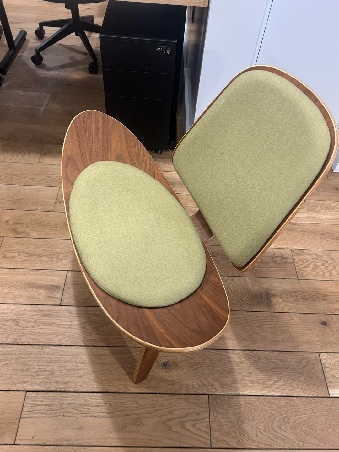 Hans J. Wegner Mid-Century Style - Walnut and Green Upholstery - photo 2
