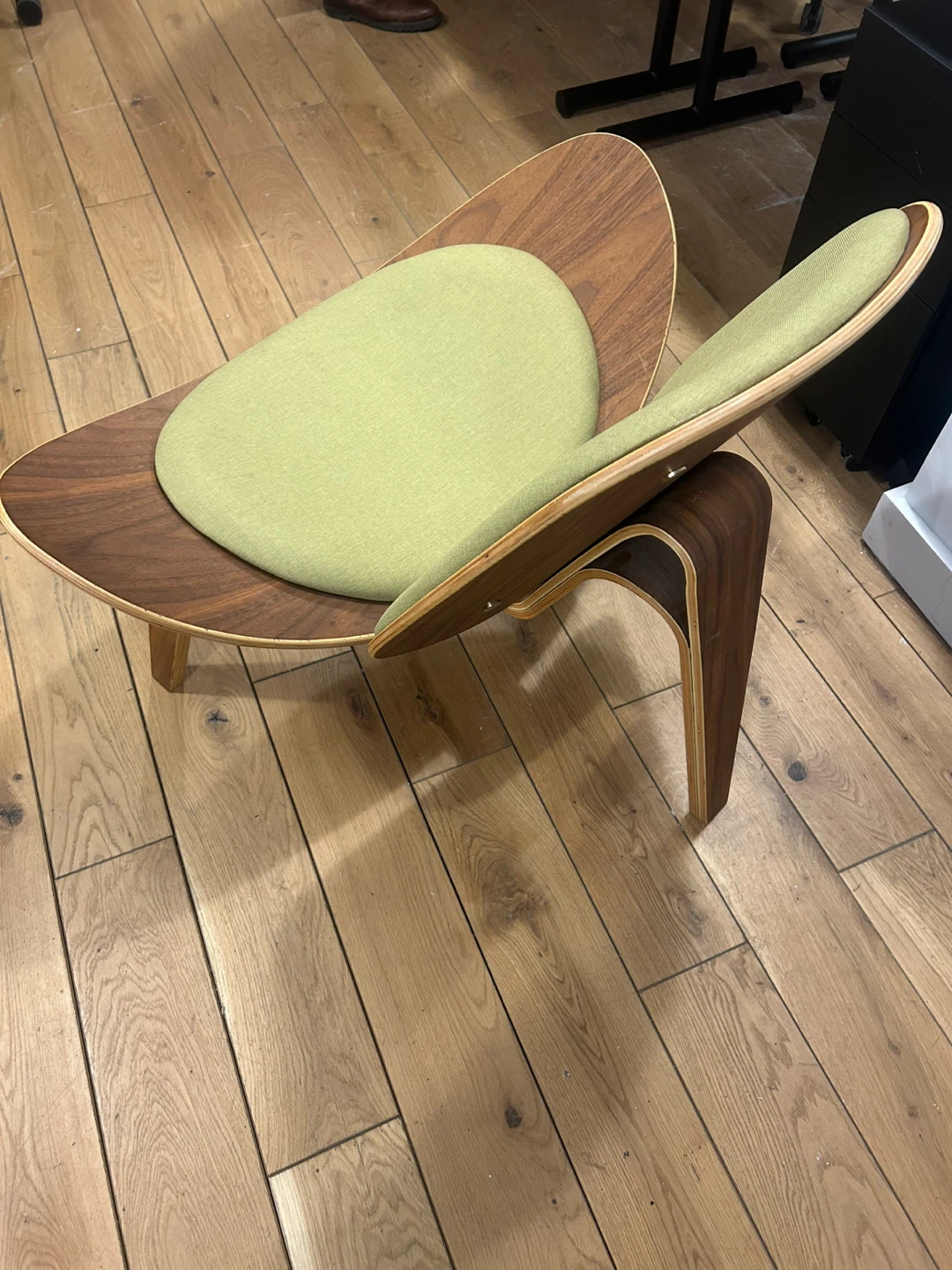 Hans J. Wegner Mid-Century Style - Walnut and Green Upholstery - photo 3