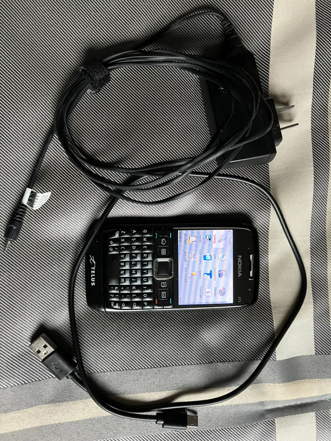 Nokia E71-2 cell phone - photo 4