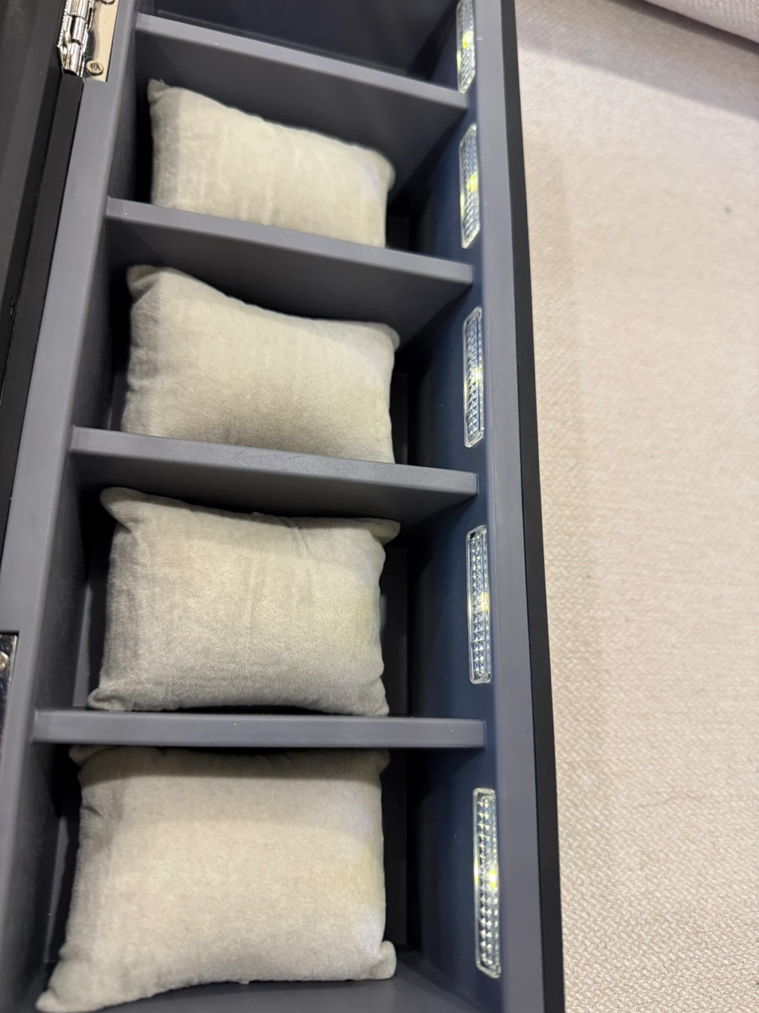 Brookstone 5 Watch Display Case with LED Lights - photo 2