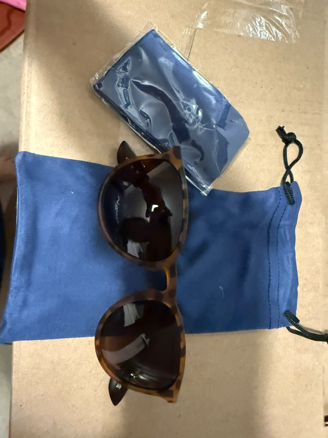 STGATN Eyewear Tortoiseshell Sunglasses with Case