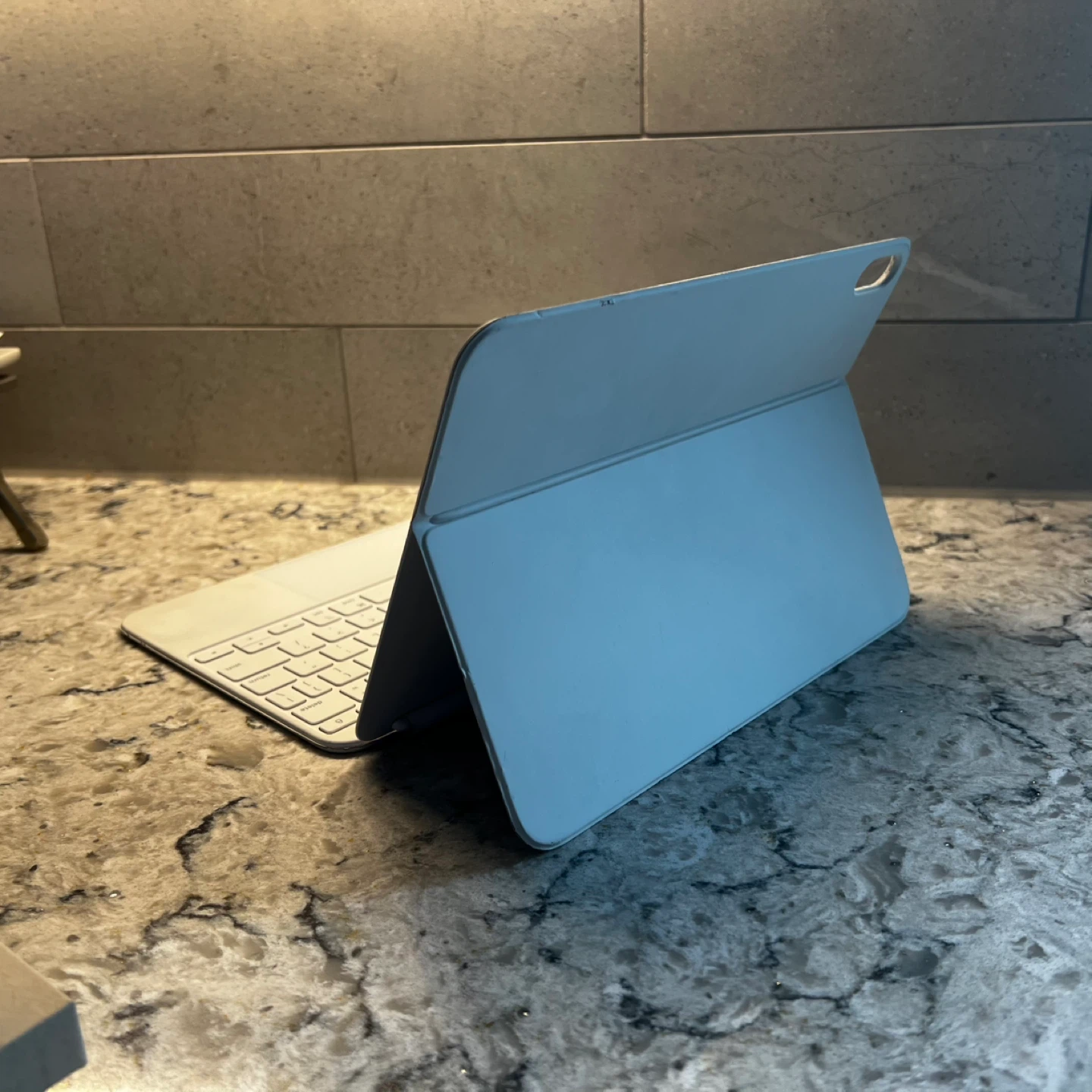 iPad 10 Sealed with Keyboard, Apple Pencil and Screen protector - photo 2