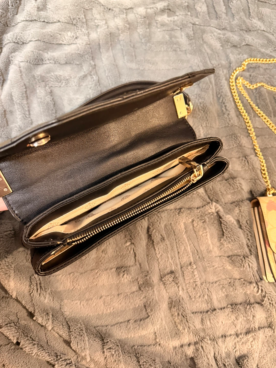 Guess and Coach Purses with Gold Chain Straps - photo 4